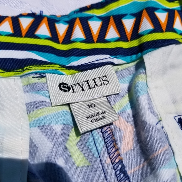 Multicolor Patterned Shorts - Picture 5 of 5